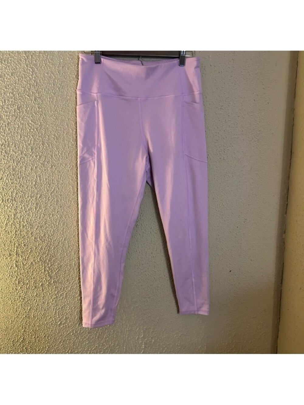 Victoria's Secret Light Purple Cropped Athletic Leggings Size XL (14) Athleisure